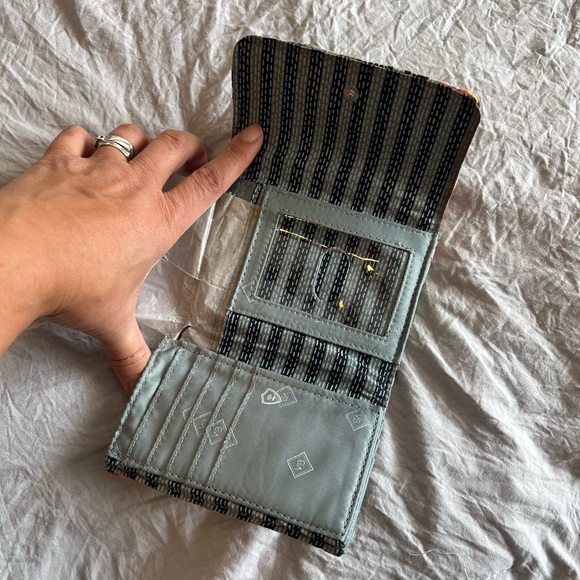 Vera Bradley RFID Riley Compact Wallet - Rosy Outlook - Picture 10 of 15